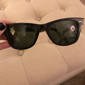 Black Ray Ban Wayfarers